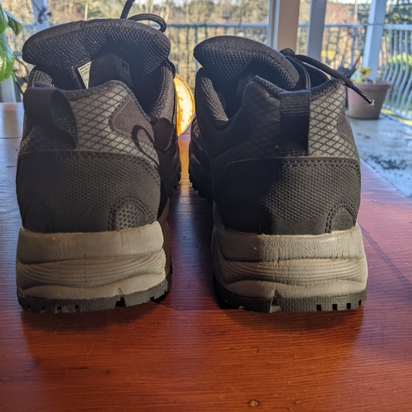 Fila Waterproof sz9 Runners - Picture 3 of 5